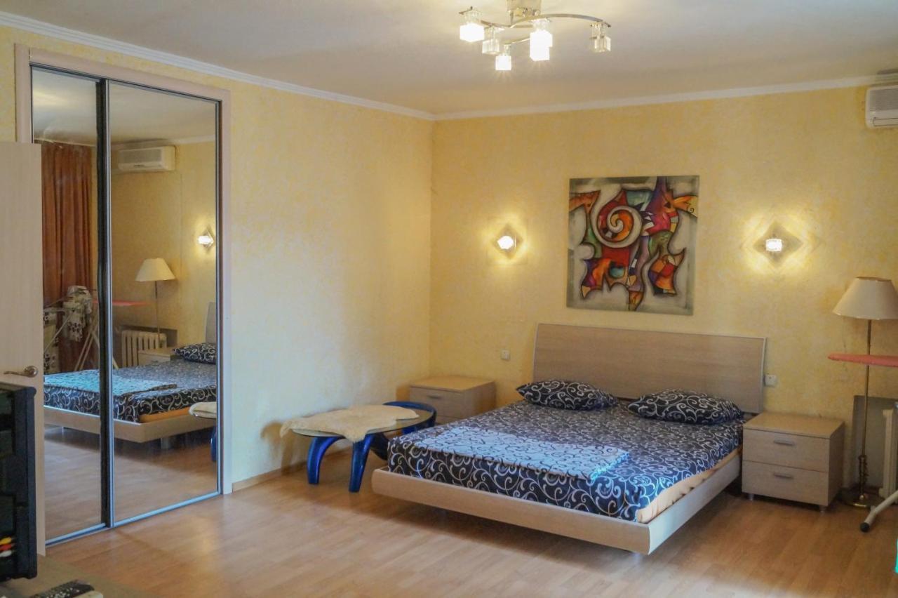 Apartment Triokhsviatytelskaya Street 3 Kyiv Exterior photo